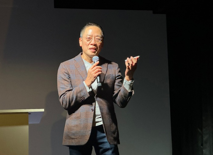 Hyundai Card Vice Chairman Chung Tae-young speaks at the Apple Pay launch event with his iPhone