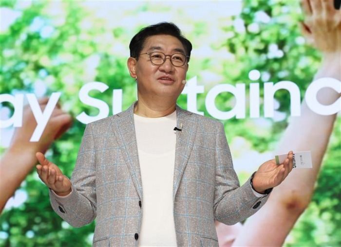 Han　Jong-hee,　vice　chairman　and　head　of　Samsung　Electronics'　Device　Experience　division