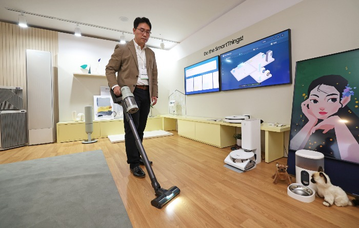 Samsung　showcased　an　upgraded　vacuum　cleaner　at　its　March　21　media　day