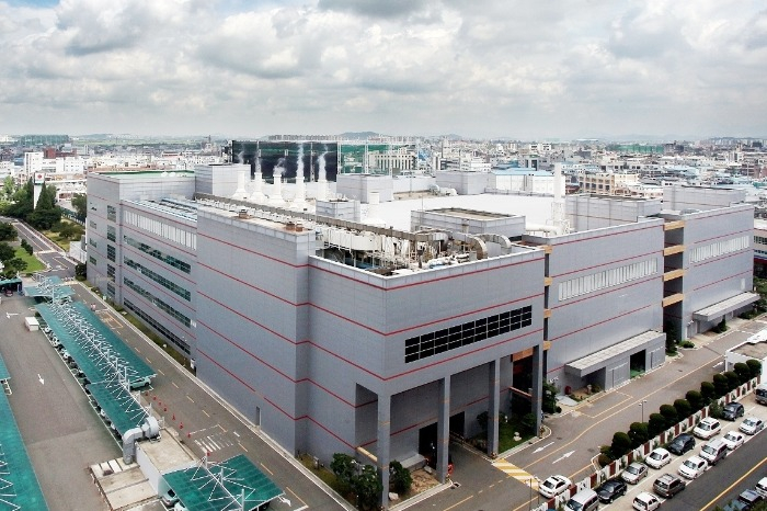 DB　HiTek's　main　factory　complex　in　Bucheon,　Gyeonggi　Province　(Courtesy　of　DB　HiTek)