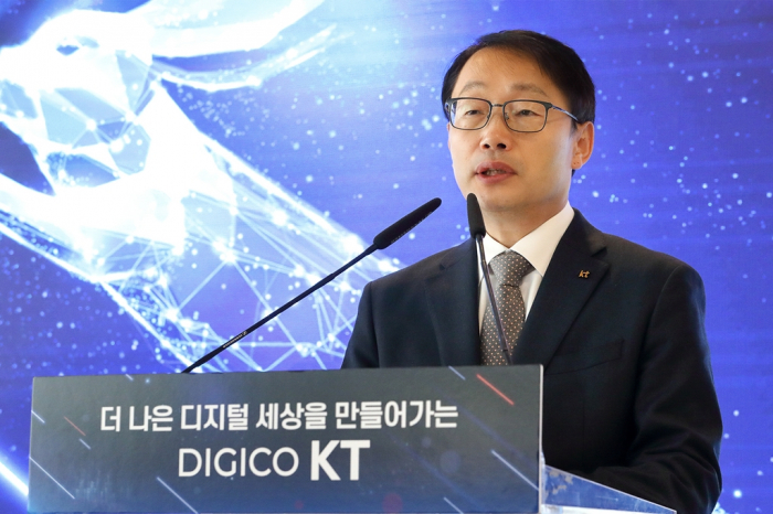 KT's　current　CEO　Ku　Hyeon-mo