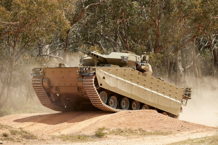 Hanwha's　infantry　fighting　vehicle　Redback.　Hanhwa　is　competing　with　Germany's　Rheinmetall　AG　for　Australia’s　IFV　project　(Courtesy　of　Yonhap) 