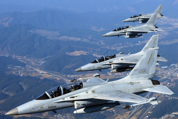 KAI's　FA-50　light　fighter　jets