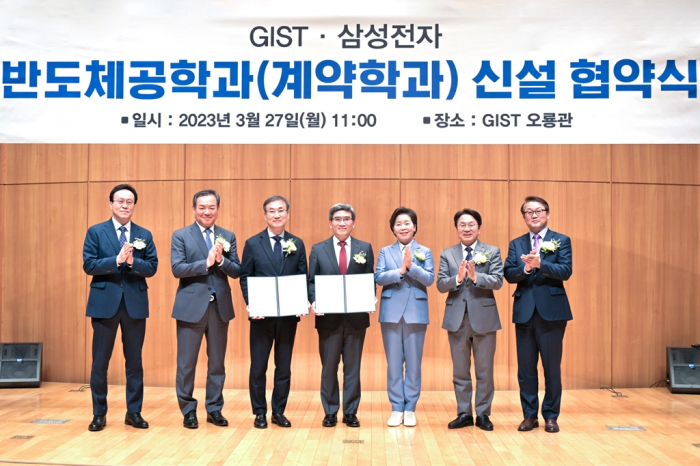 Samsung　Electronics　signs　a　deal　with　GIST　to　open　a　semiconductor　course　at　the　university