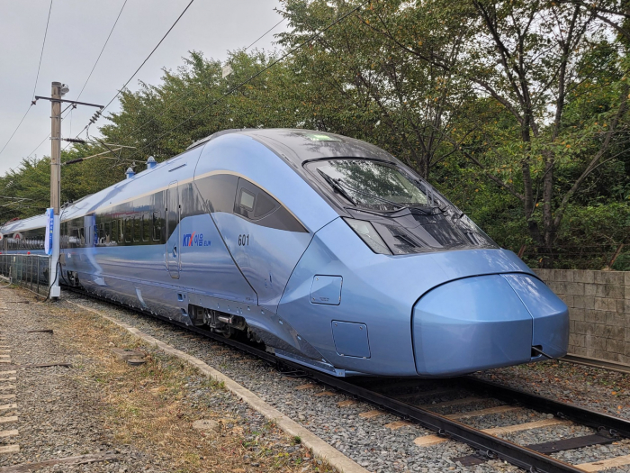 EMU-320　high-speed　train　(Courtesy　of　Hyundai　Rotem)