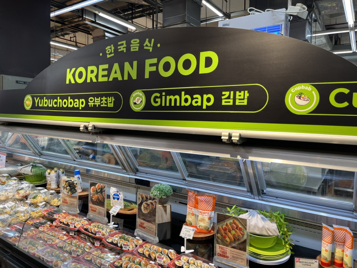 The　Korean　food　corner　at　Lotte　Mart’s　Gandaria　City　Mall　hypermarket