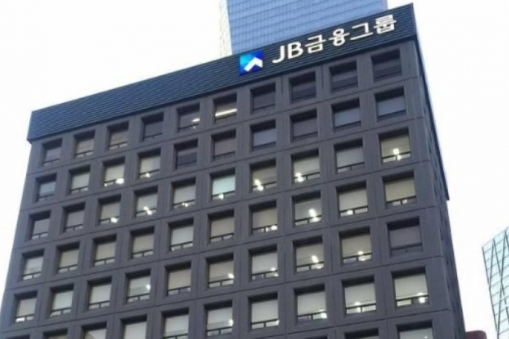 JB　Financial　Group,　a　banking　holding　company　headquartered　in　Jeonju,　South　Korea