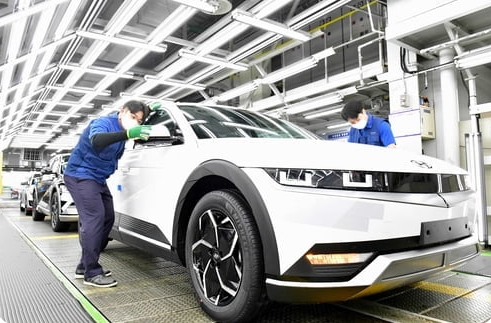 S.Korea's　auto　industry　faces　shortage　of　skilled　workers　for　future　cars