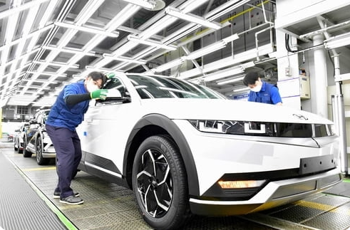 S.Korea's auto industry faces shortage of skilled workers for future cars