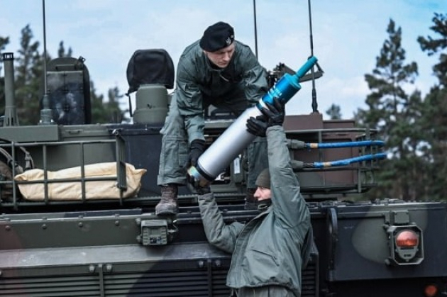 S.Korea's　K2　tanks　undergo　first　live　fire　test　in　Poland　
