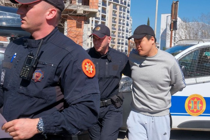 Police　officers　escorting　Do　Kwon,　the　creator　of　the　failed　TerraUSD　stablecoin,　in　Montenegro’s　capital　Podgorica　on　Friday.　PHOTO:　RISTO　BOZOVIC/ASSOCIATED　PRESS