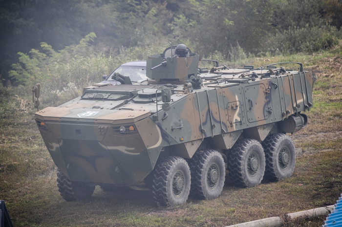 Hyundai　Rotem's　K808　wheeled　armored　vehicle