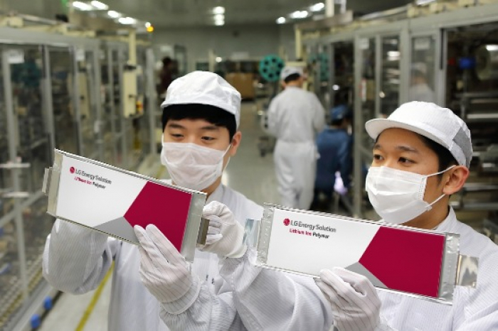 LG Energy tops global EV battery market excluding China