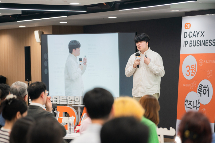 Jung　Uk-chan,　CEO　of　TIMWORK,　presents　his　startup　to　VCs　at　the　March　D.Day　(Courtesy　of　D.Camp)