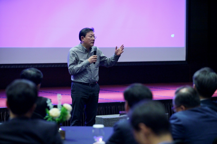 GS　Chairman　Huh　Tae-soo　speaks　at　a　meeting　of　group　executives
