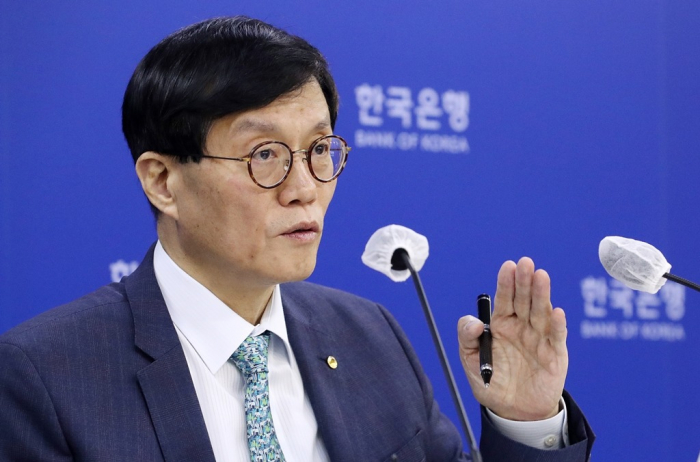 Bank　of　Korea　Governor　Rhee　Chang-yong　speaks　to　the　press　after　the　central　bank　kept　its　policy　interest　rate　at　3.50%　on　Feb.　23,　2023　(Courtesy　of　Yonhap)