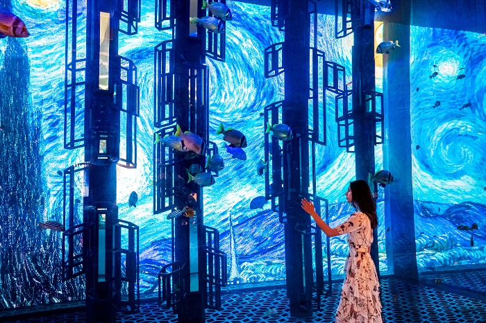 Samsung Electronics' smart LED signage in Atlantis the Royal hotel