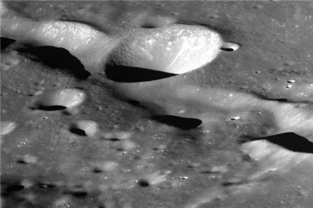 S.Korea's　lunar　orbiter　Danuri　captures　back　side　of　the　moon