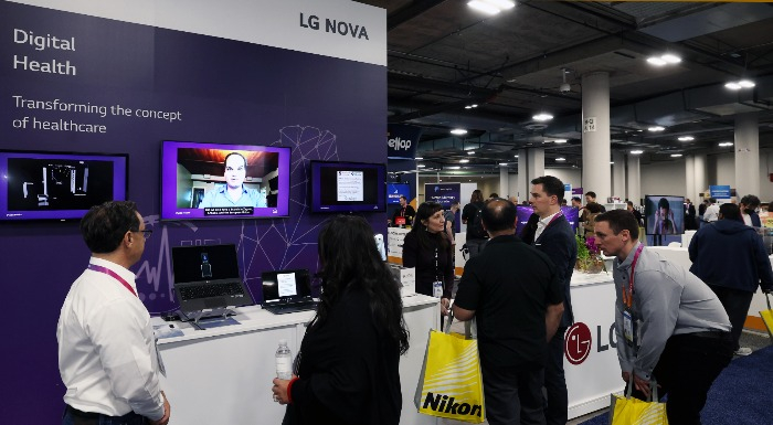 LG　NOVA　hosts　an　exhibition　booth　at　CES　2023　in　January