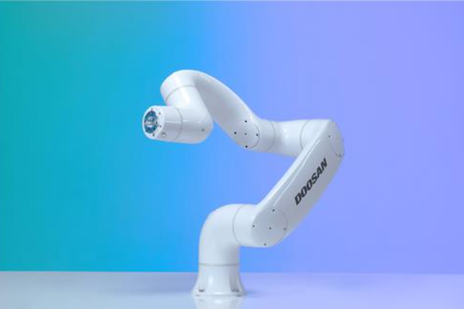 Doosan　Robotics'　E　series　collaborative　robot　for　the　F&B　industry