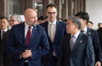 Chairman of Polish defense company PGZ visits S.Korea 