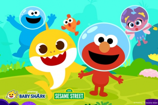 S.Korea’s　character　Baby　Shark　stars　with　Sesame　Street’s　Elmo　