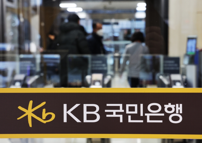 Korean　banks’　profits　hamstrung　by　tighter　rules,　consumer　behavior