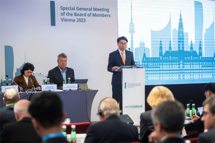 POSCO　Group　chairman　presides　over　World　Steel　Association　meeting
