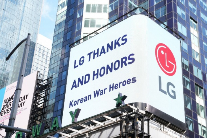 Samsung, LG show Korean War hero tribute videos on Times Square