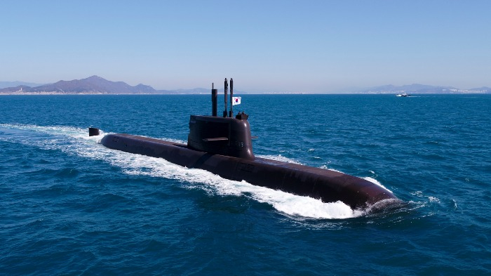 The　South　Korean　Navy's　second　3,000-ton-class　submarine　built　by　DSME