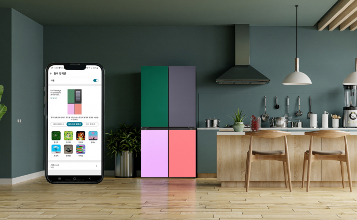 LG　Electronics'　chameleon　refrigerators　can　change　color　at　the　touch　of　a　smartphone　button