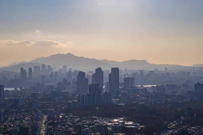 Cityscape　of　Seoul,　South　Korea　(Courtesy　of　Getty　Images)