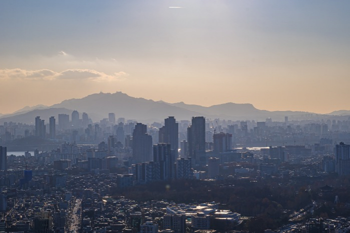 Cityscape of Seoul, South Korea (Courtesy of Getty Images)