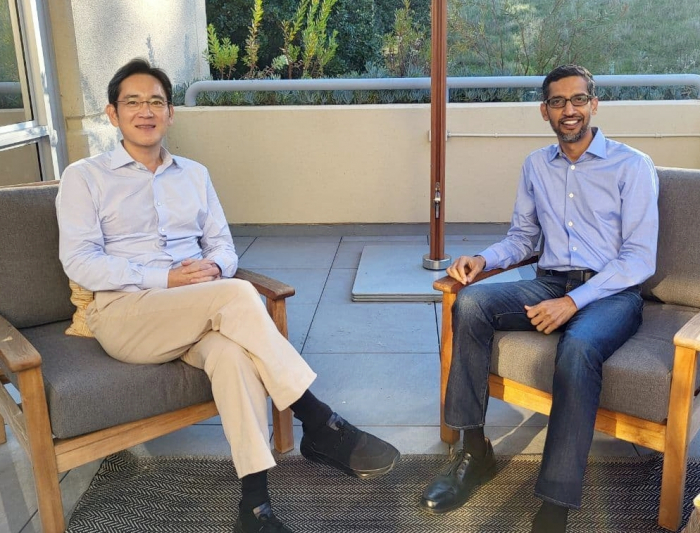 Samsung Electronics Chairman Jay Y. Lee meets with Google CEO Sundar Pichai during his US trip in November 2021