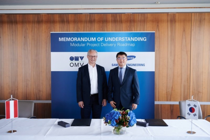 CEO of Samsung Engineering Namgoong Hong (right) and CEO of OMV Alfred Stern