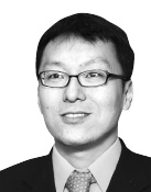 Yong-Seok　Ju　is　the　economic　desk　editor　at　The　Korea　Economic　Daily