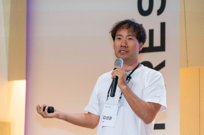 Upstage　CEO　Kim　Seong-hoon　speaks　onstage　during　a　May　16,　2023　press　conference