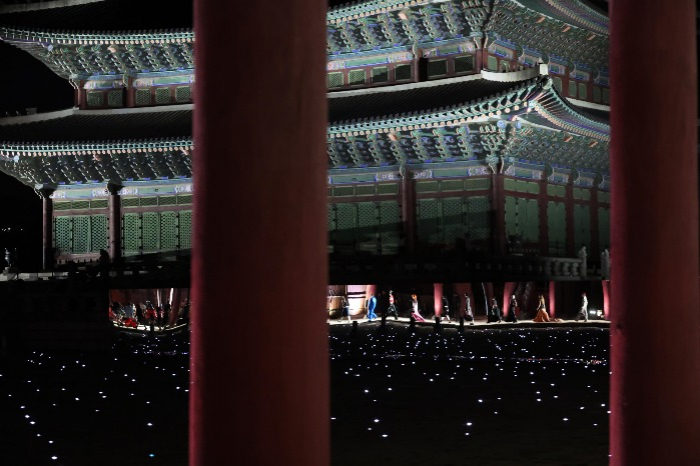 Gucci's　Cruise　2024　collection　show　at　Gyeongbokgung　Palace　on　May　16,　2023　(Courtesy　of　News1　Korea) 