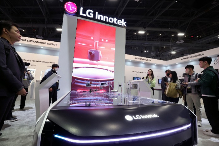 LG　Innotek　booth　at　the　2023　CES　in　January　2023 