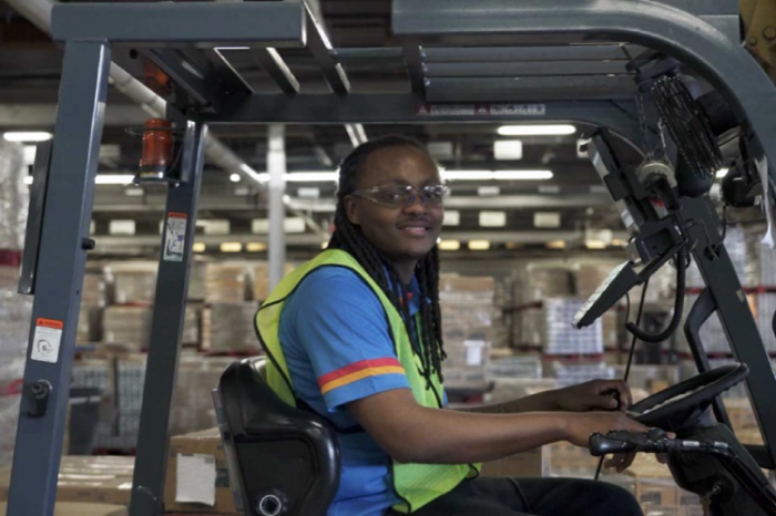 CJ Logistics America employee (Courtesy of CJ Logistics)