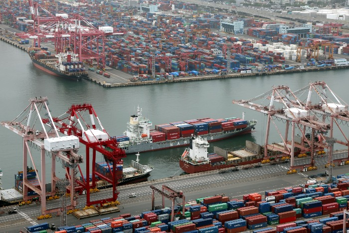 South　Korea　posted　trade　deficits　on　a　customs-cleared　basis　for　14　months　in　a　row　in　April