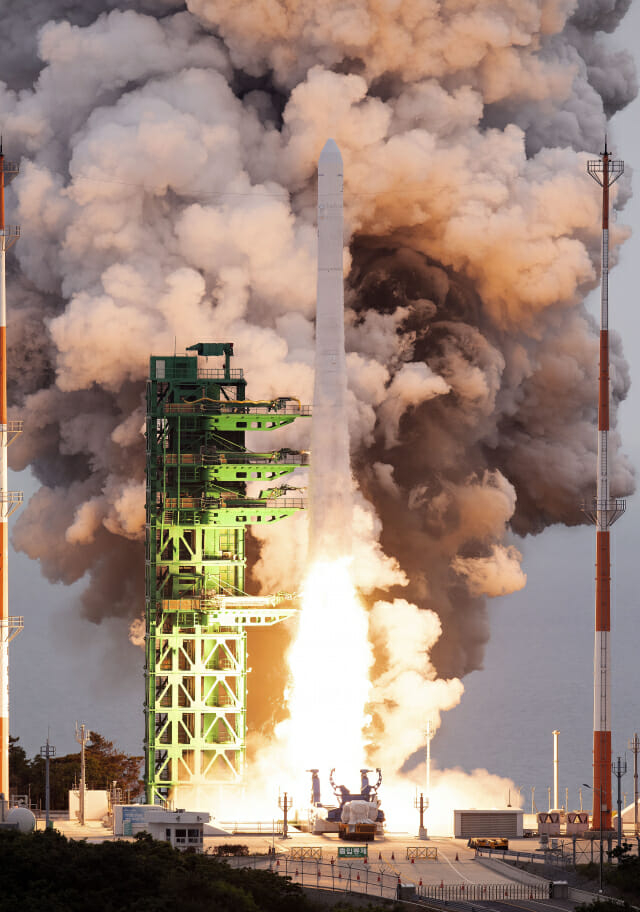 Nuri　rocket　lifts　off　for　its　third　launch　at　6:24　p.m.　Korea　time　on　May　25　(Courtesy　of　Ministry　of　Science　and　ICT)