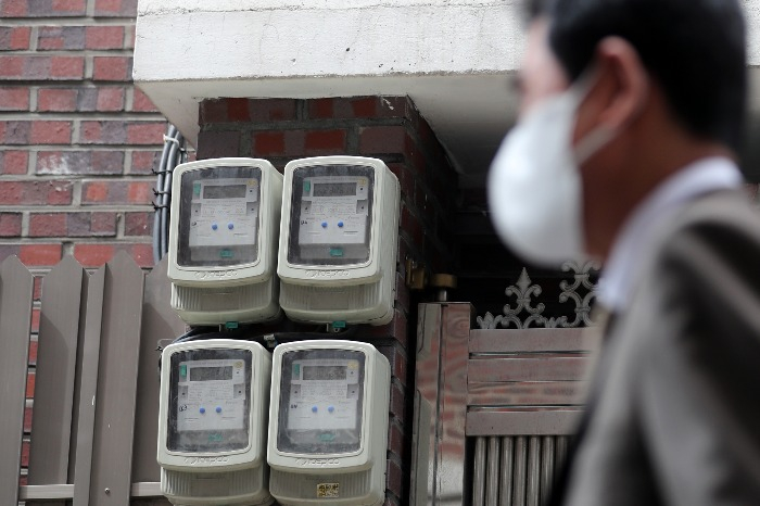 KEPCO raised 10.3 trillion won (.8 billion) in bonds this year, one-third of its last year’s total issuance of 31.8 trillion won