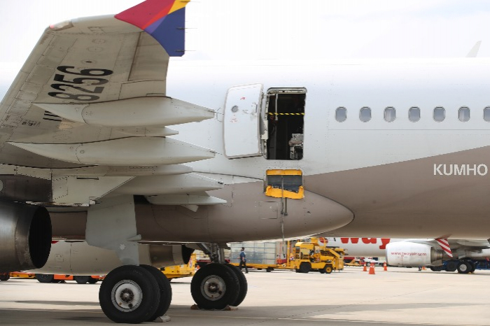 Asiana　Airlines　suspends　selling　seats　next　to　emergency　exit　doors