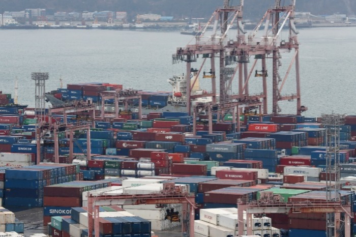 A　container　port　in　Korea 