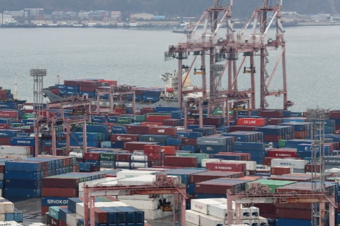 A container port in Korea