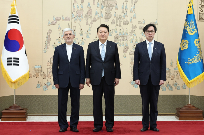 President　Yoon　Suk　Yeol　(center)　poses　with　Iranian　Ambassador　to　South　Korea　Saeed　Koozechi　(left)　after　receiving　the　envoy's　credentials　at　the　presidential　office　in　Seoul　on　May　12,　2023