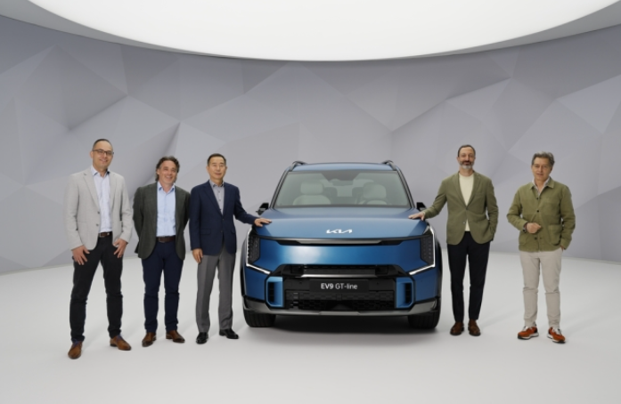 Kia　unveils　European-style　EV9　