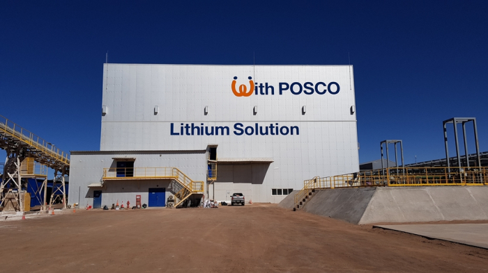 A　POSCO　lithium　production　plant　in　Argentina.　The　company　processes　lithium,　a　key　material　for　cathodes.