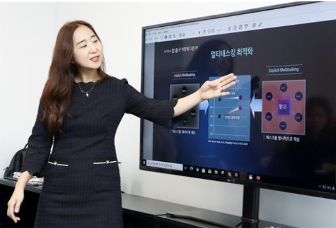 KT,　Naver　chosen　as　suppliers　of　S.Korea’s　hyperscale　AI　project　